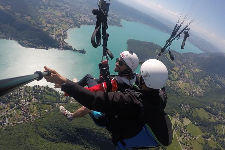 Paragliding Over Lake Annecy: Tandem Performance Flights from Col de la Forclaz