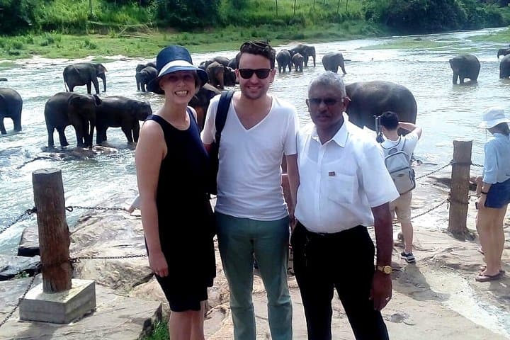 13-Day Private Car Hire with Driver-Guide in Sri Lanka — Custom Round Tour from Colombo