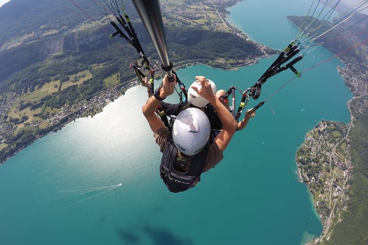 Paragliding Over Lake Annecy: Tandem Performance Flights from Col de la Forclaz photo 2