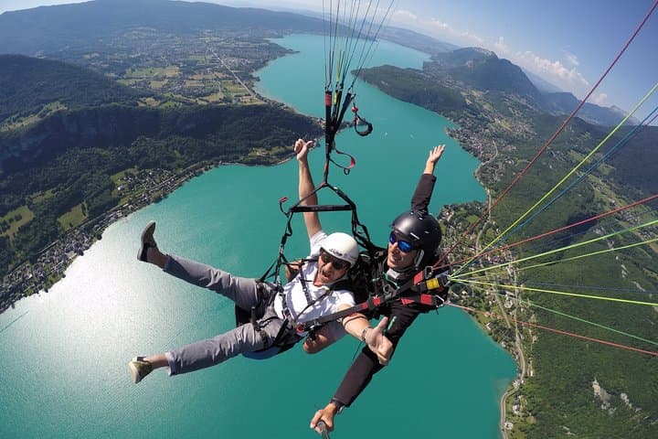 Paragliding Over Lake Annecy: Tandem Performance Flights from Col de la Forclaz photo 3