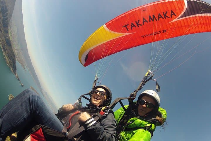 Paragliding Over Lake Annecy: Tandem Performance Flights from Col de la Forclaz photo 4