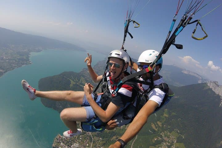 Paragliding Over Lake Annecy: Tandem Performance Flights from Col de la Forclaz photo 5
