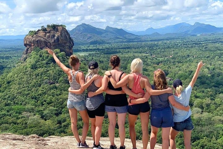 Essence of Sri Lanka: 4-Day Cultural Triangle & Hill Country Journey