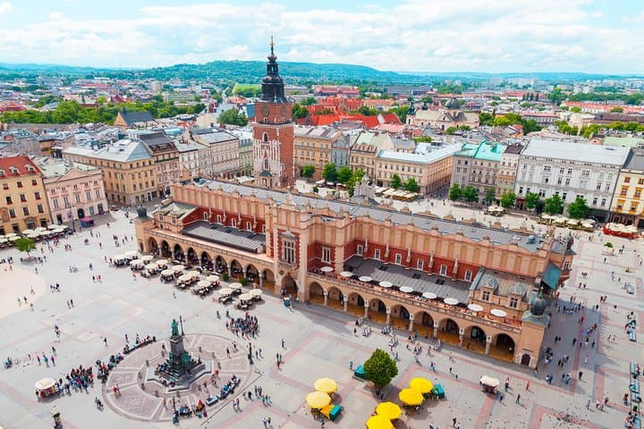 7-Day Private Krakow & Szczawnica Tour — Wieliczka, Auschwitz, Dunajec Rafting