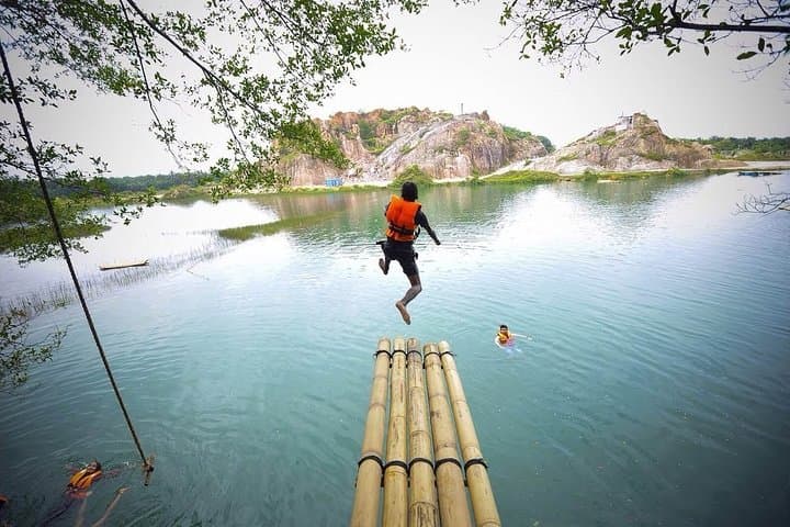 Tadom Hill Splashing Adventure: Diving Platform, Tarzan Swing & Bamboo Rafts