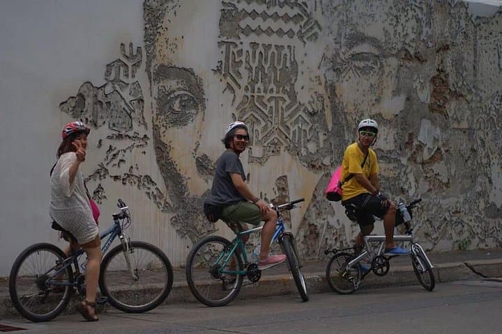 Pedal Through Rattanakosin: Bangkok Day Bike Tour to the Old Town