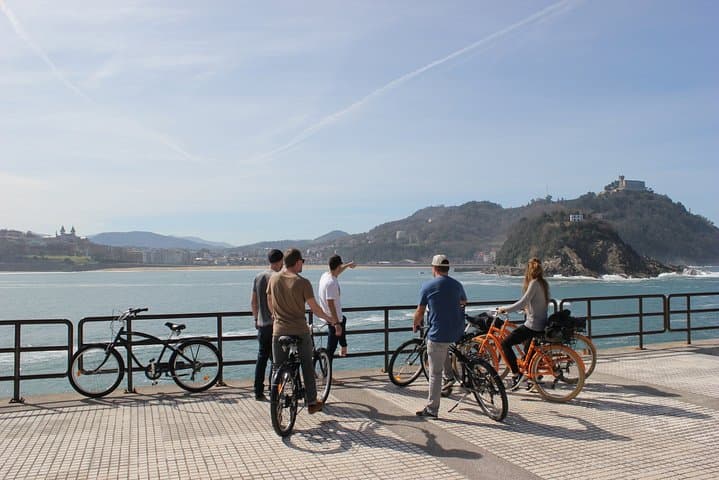 Coastal Cycling Through San Sebastián: Private Guided Bike Tour