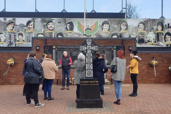 Belfast Black Taxi Political Tour — West Belfast Murals, Peace Wall & Troubles History
