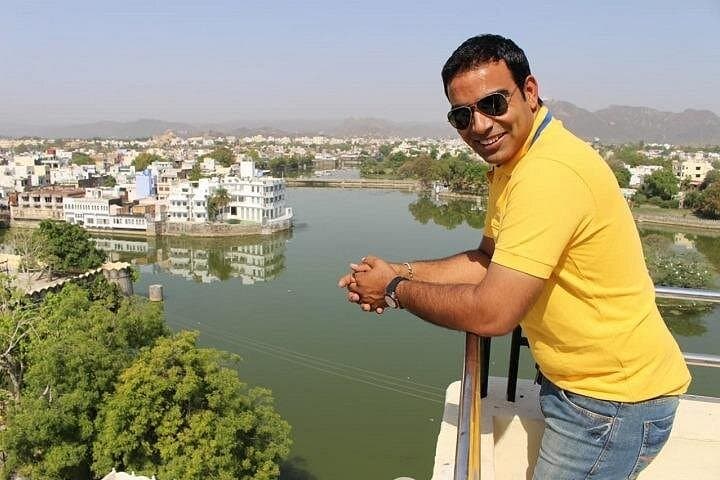Full-Day Private Udaipur Sightseeing Tour — Lake Pichola Boat Ride & Monsoon Palace Sunset photo 1