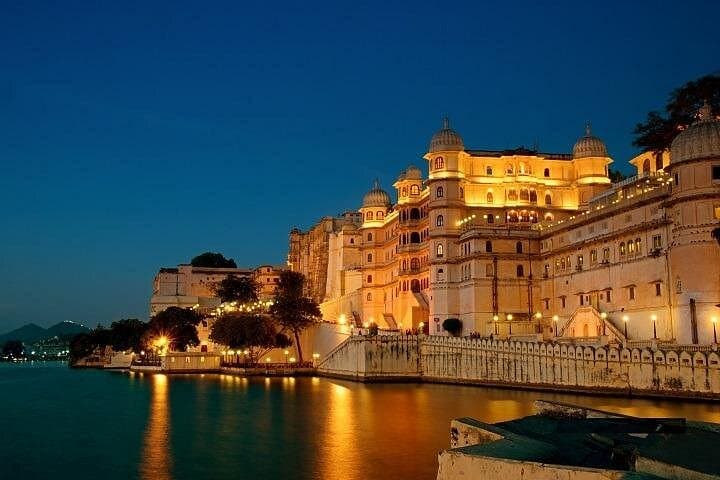 Full-Day Private Udaipur Sightseeing Tour — Lake Pichola Boat Ride & Monsoon Palace Sunset photo 3