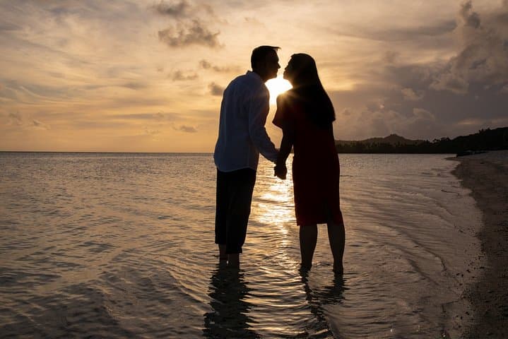 Romantic Photo Shoot at Matira Beach, Bora Bora — Couples Session & 50 High-Res Images photo 3