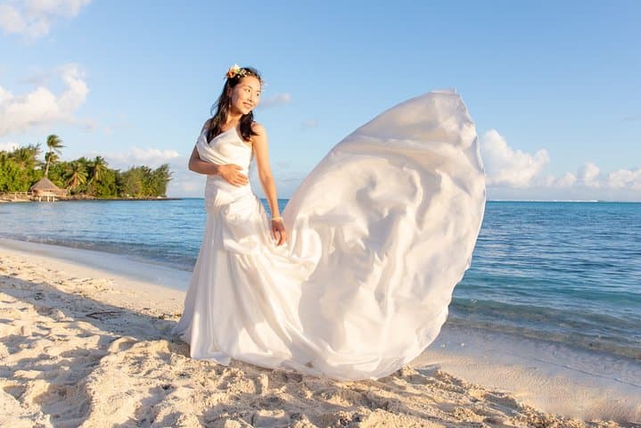 Romantic Photo Shoot at Matira Beach, Bora Bora — Couples Session & 50 High-Res Images photo 4