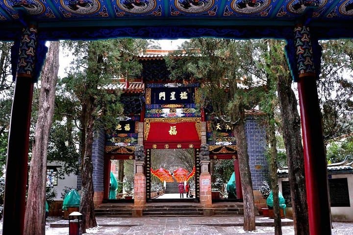 Karst Giants & Copper Halls: Private Day Tour to Stone Forest and Kunming's Golden Temple photo 6