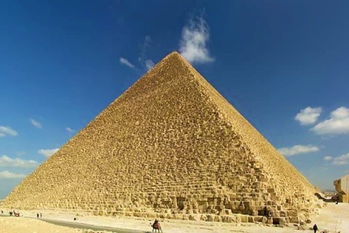 Cairo Layover Tour: Pyramids, Egyptian Museum & Khan El-Khalili