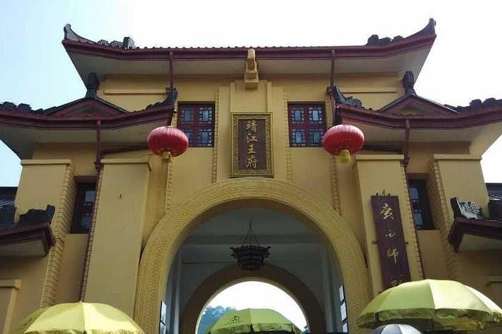 Guilin Private Day Tour: Reed Flute Cave, Elephant Trunk Hill & Duxiu Peak photo 2