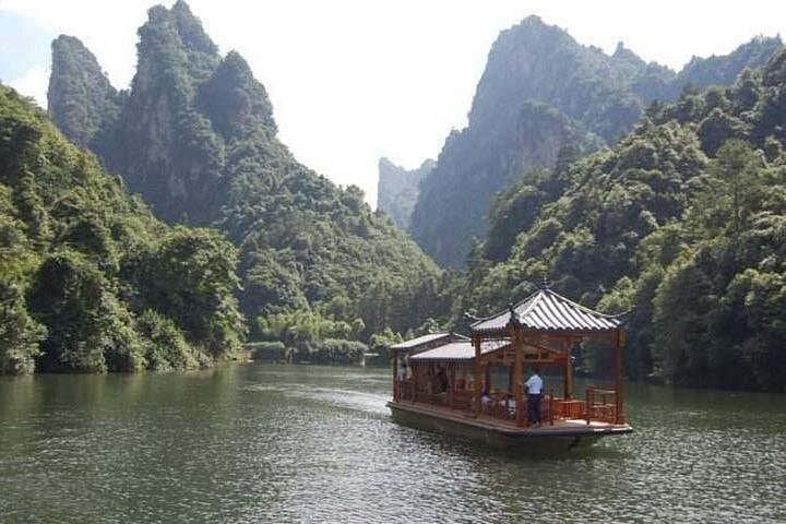 Baofeng Lake Boat Ride — Zhangjiajie Scenic Admission & Transfers