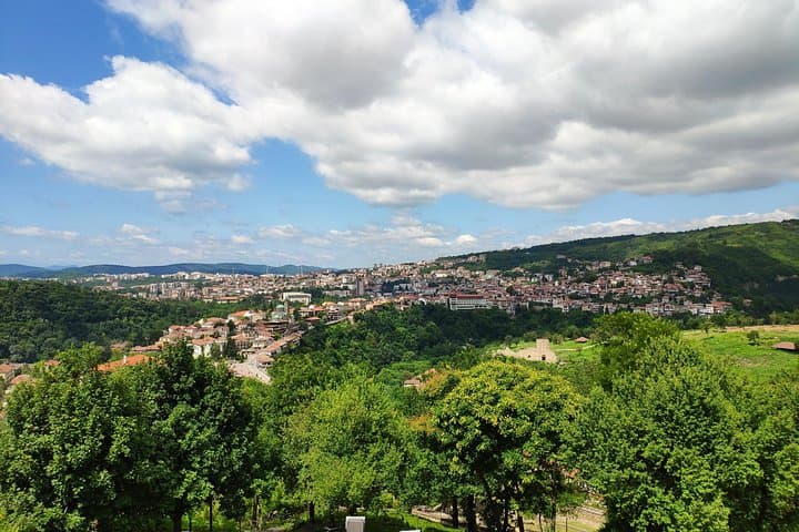 Day Trip from Bucharest to Veliko Tarnovo, Basarbovo & Arbanasi photo 1