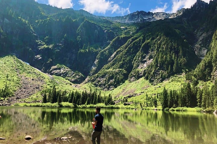 Guided Washington Day Hikes from Seattle — Mountains, Waterfalls & Lakes photo 3