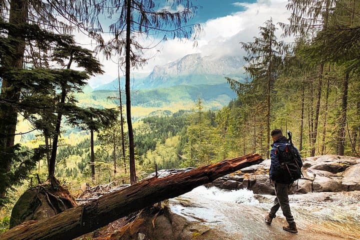 Guided Washington Day Hikes from Seattle — Mountains, Waterfalls & Lakes photo 4