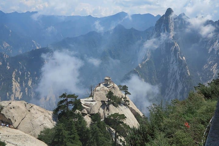 Huashan Mountain One-Day Private Tour from Xi'an: Cable Car, Peaks & Plank Walk photo 5