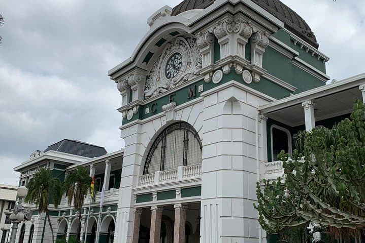 Explore Maputo: 3-Hour Downtown Walking Tour of Markets, Architecture & History photo 2