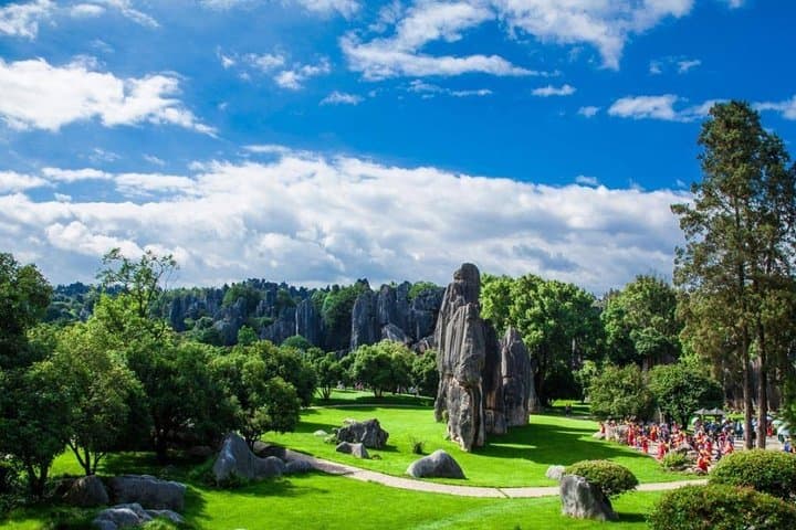 Kunming's Stone Forest, Dianchi Lake & West Hill: Private Day Tour Guide photo 3