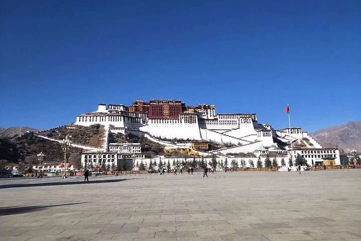 Chengdu to Everest Base Camp: 10-Day Private Lhasa & Rongbuk Expedition