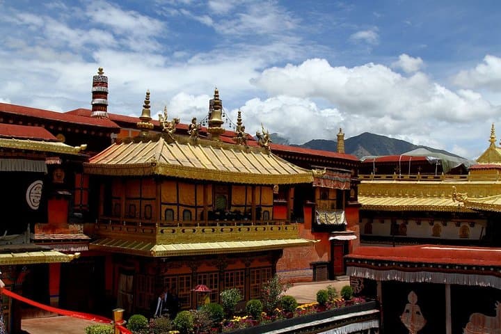 Chengdu to Lhasa: 6-Day Private Cultural and Wildlife Tour photo 1