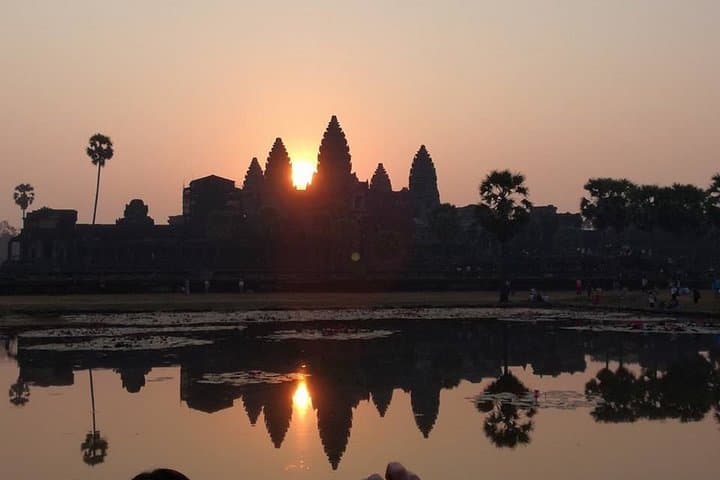 3-Day VIP Angkor Wat Sunrise Tour: Angkor Thom, Ta Prohm & Tonle Sap photo 1
