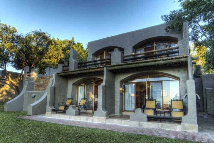 Victoria Falls to Chobe: 5-Day Luxury Falls and Safari Experience photo 4