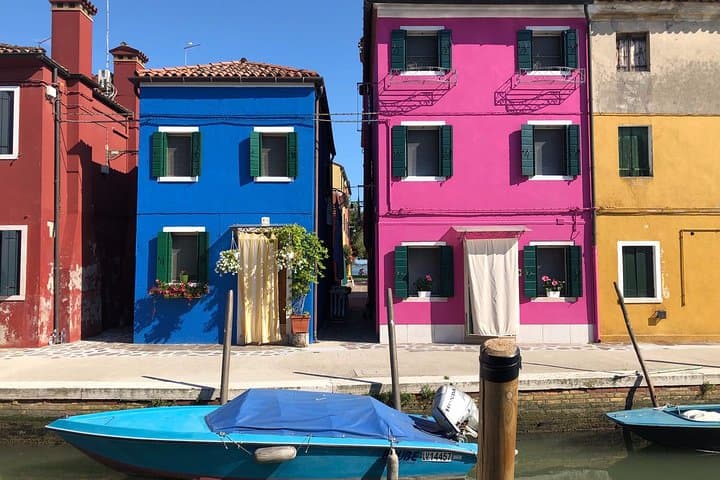 Private Luxury Boat Tour to Murano and Burano: Glassblowing, Lace & Lagoon Views
