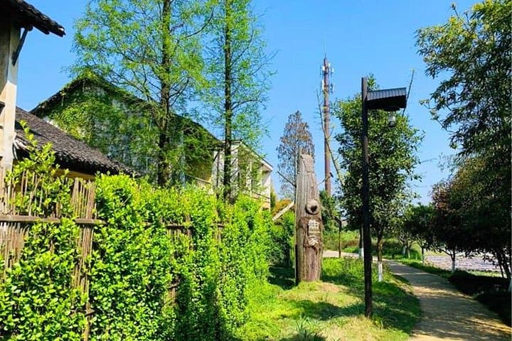 Overnight Escape to Wu Village: Wuzhen Water-Town Hotel Stay & Breakfast photo 3