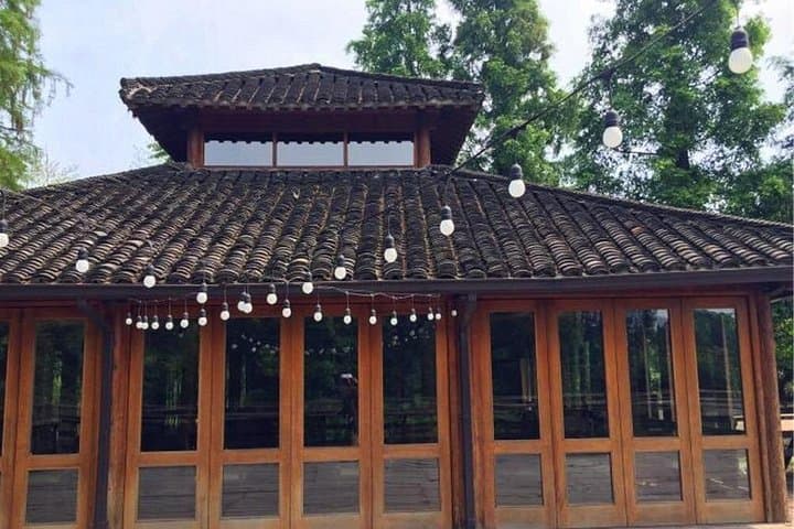 Overnight Escape to Wu Village: Wuzhen Water-Town Hotel Stay & Breakfast photo 4