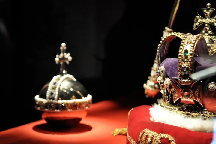 Private Tower of London Tour: Crown Jewels, Ravens & Royal History photo 3