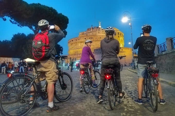 Rome Sunset Bike Tour: Evening Ride Past the Pantheon, Trevi Fountain & Orange Garden