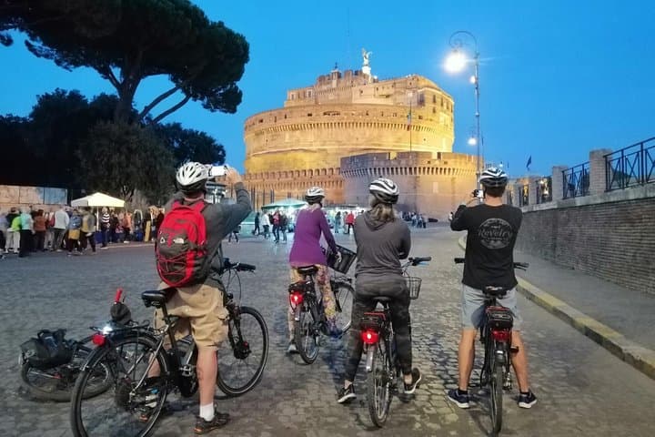 Rome Sunset Bike Tour: Evening Ride Past the Pantheon, Trevi Fountain & Orange Garden photo 4