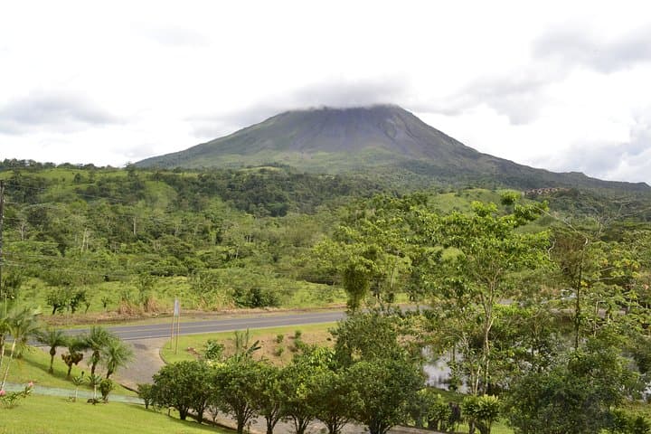 Arenal to San José Private Transfer — Scenic 3–4 Hour Ride for Up to 5 photo 2