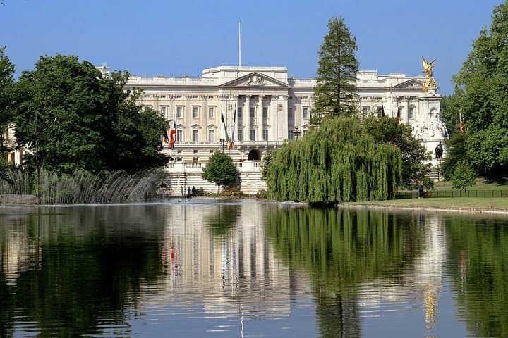 Classic London Walking Tour & Changing of the Guard — History in Action photo 2