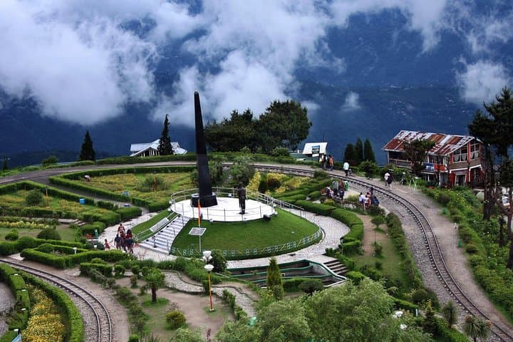 Darjeeling Tea Estate Tour: Sunrise at Tiger Hill, Toy Train and Estate Walks