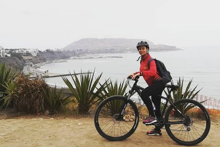 Coastal Bike Tour of Miraflores, Barranco & Morro Solar — Lima's Scenic Ride photo 3