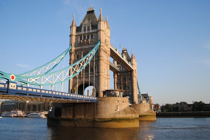 Bridges of London: Private 3-Hour Thames Walking Tour photo 5