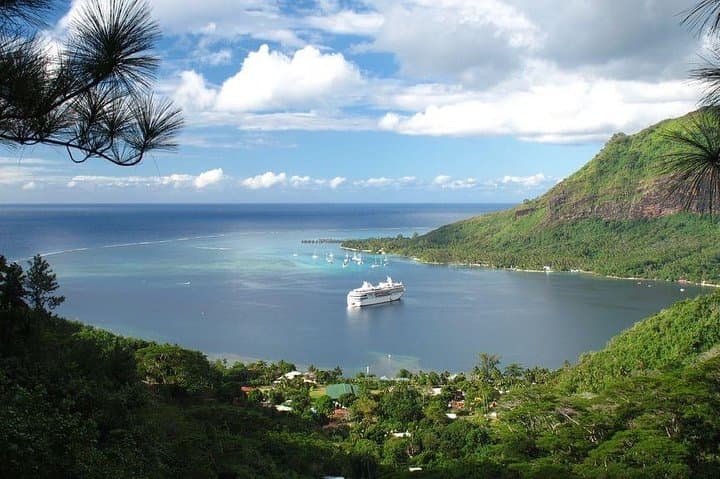 Moorea 4x4 Safari: Belvedere Lookout, Magic Mountain, and Opunohu Valley Highlights photo 5