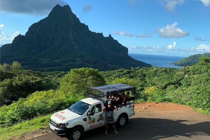 Moorea 4x4 Safari: Belvedere Lookout, Magic Mountain, and Opunohu Valley Highlights