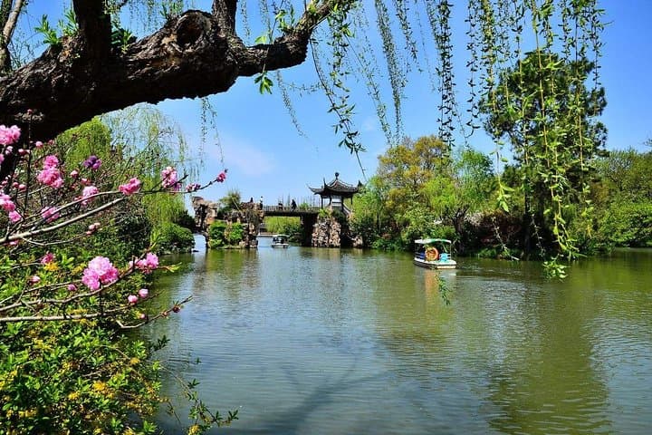 Yangzhou Private Day Tour: Slender West Lake, Geyuan Garden & Daming Temple