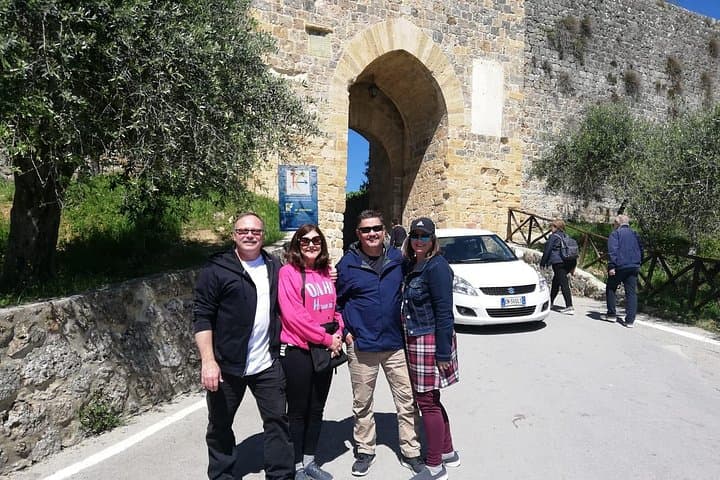 Full-Day Tuscan Hilltowns: Monteriggioni, San Gimignano & Castellina from Rome photo 3
