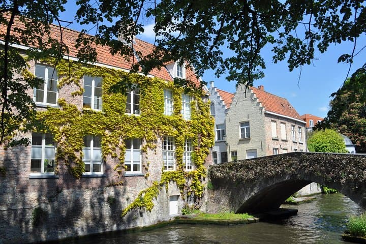 Bruges Canals & Historic Centre: Guided Boat Trip and Walking Tour photo 3
