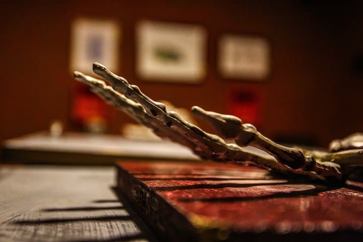 Corpse Gallery Escape Room Barcelona — Xcape Room Bcn Live Puzzle Experience photo 4