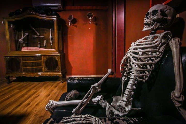 Corpse Gallery Escape Room Barcelona — Xcape Room Bcn Live Puzzle Experience photo 6