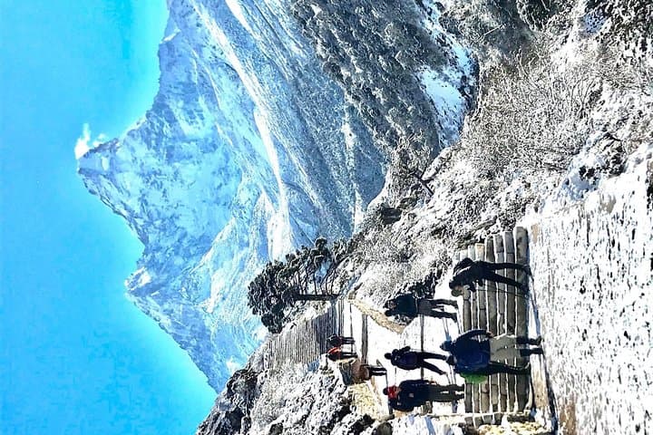 Everest Base Camp & Gokyo Ri Trek: 21-Day High-Altitude Trekking Guide photo 2