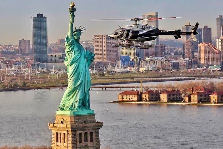 Manhattan Sky Tour: Downtown New York Helicopter Flight Over Manhattan photo 2